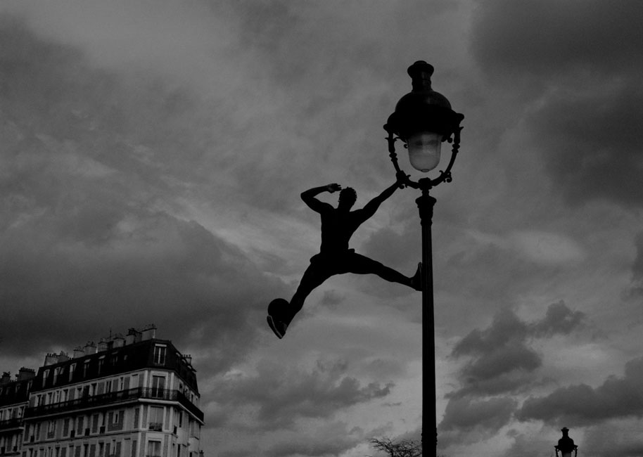 Paris Street Performer